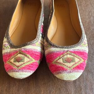 Jasper & Jeera colorful tapestry flats trimmed in mocha leather sz 38.
